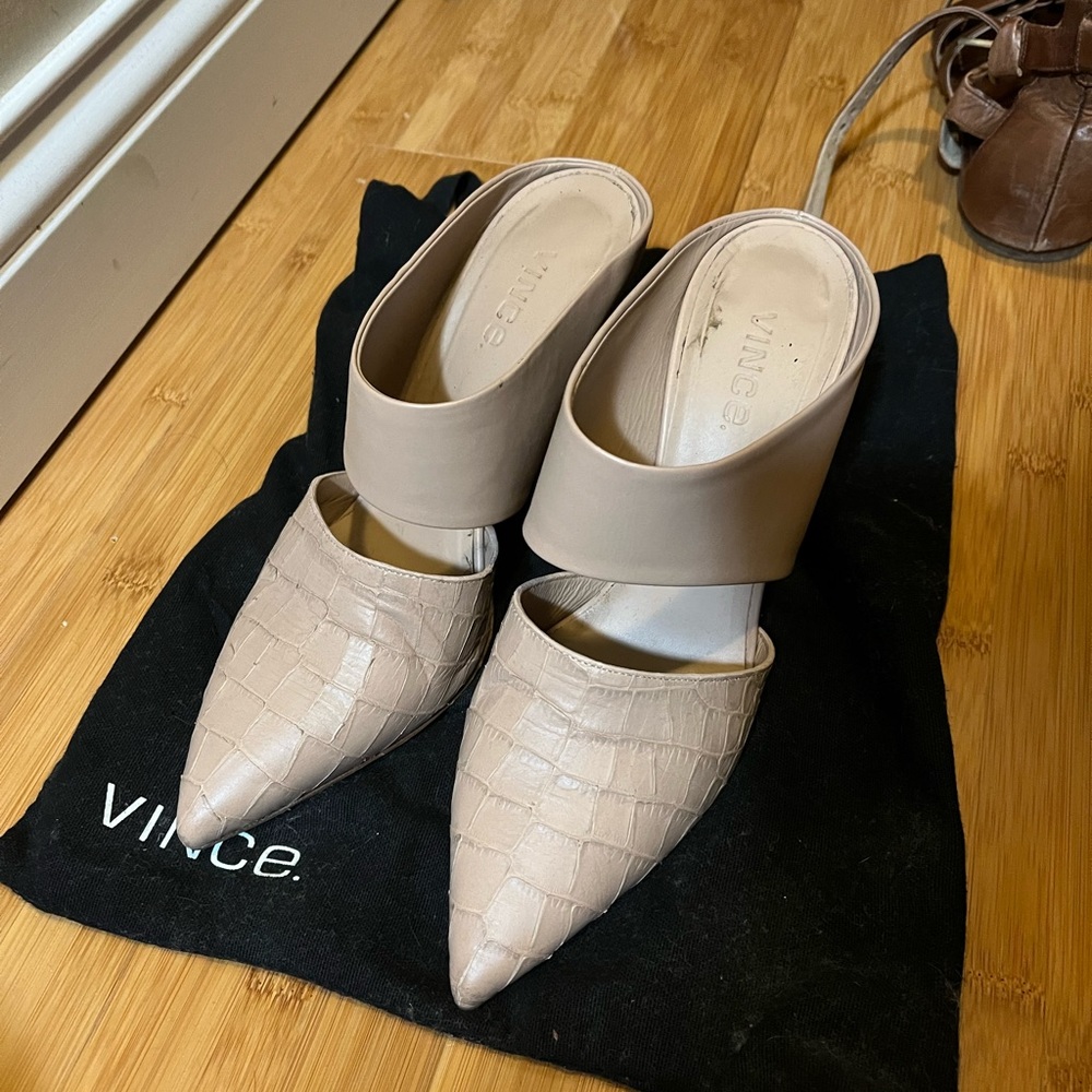 Vince beige pumps